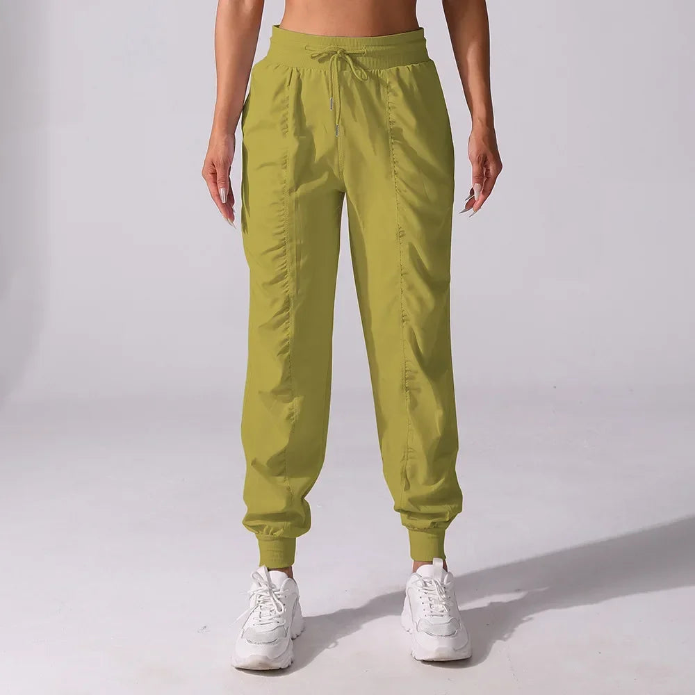 Women's fitness cargo pants