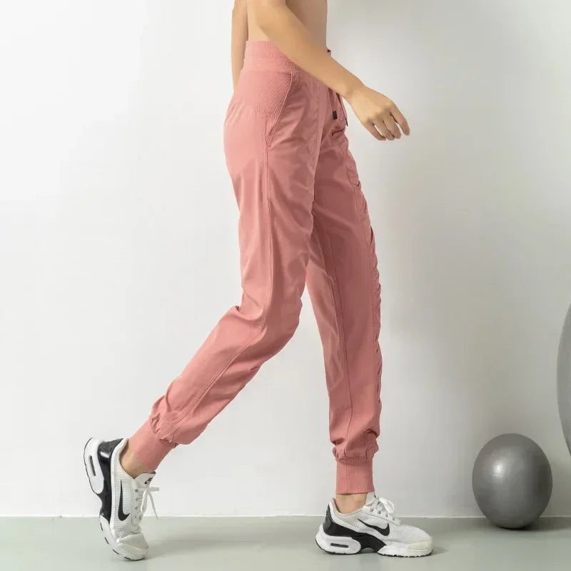 Women's fitness cargo pants