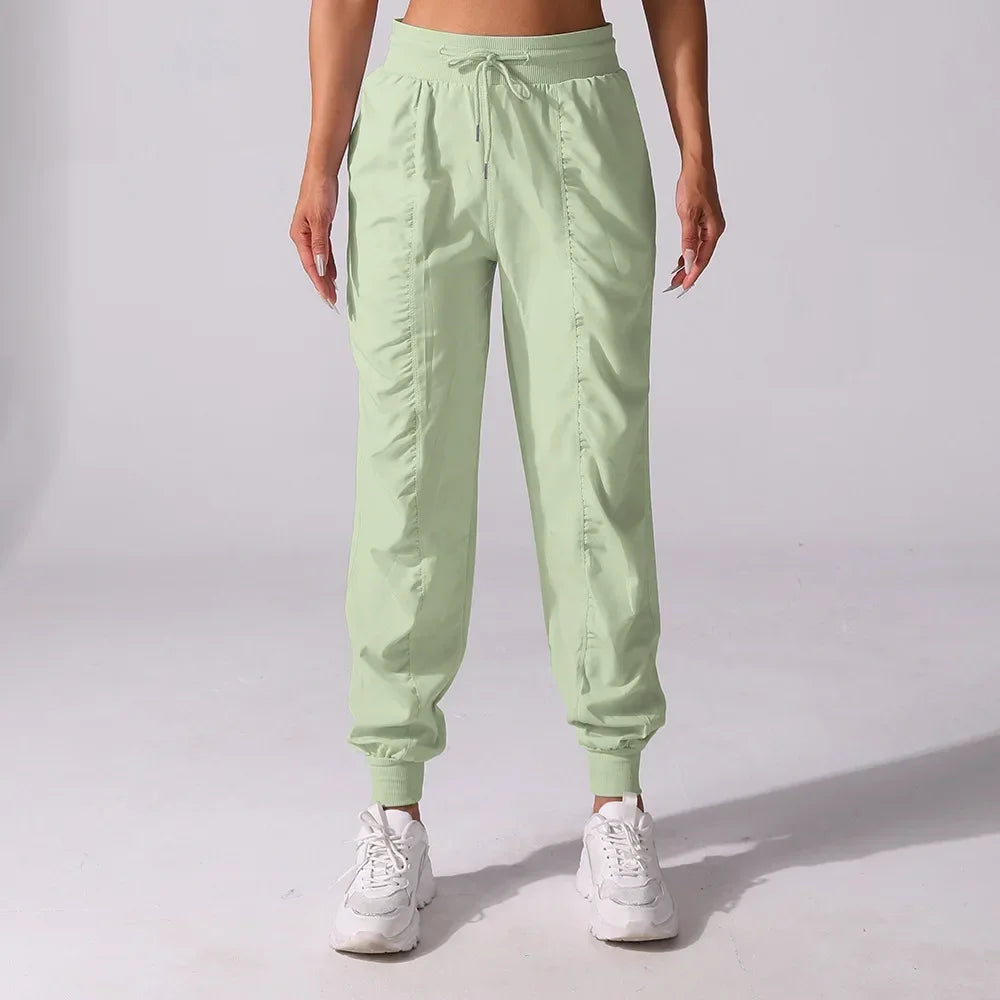 Women's fitness cargo pants