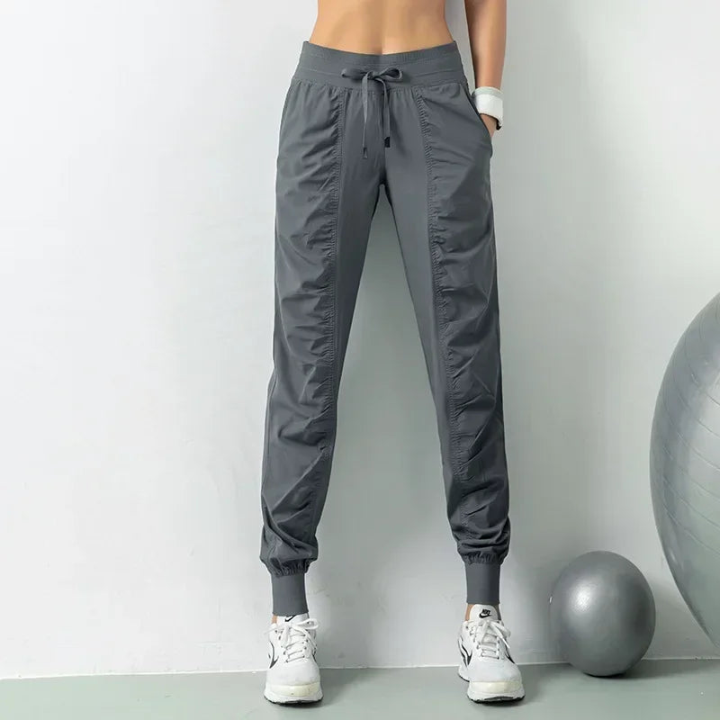 Women's fitness cargo pants