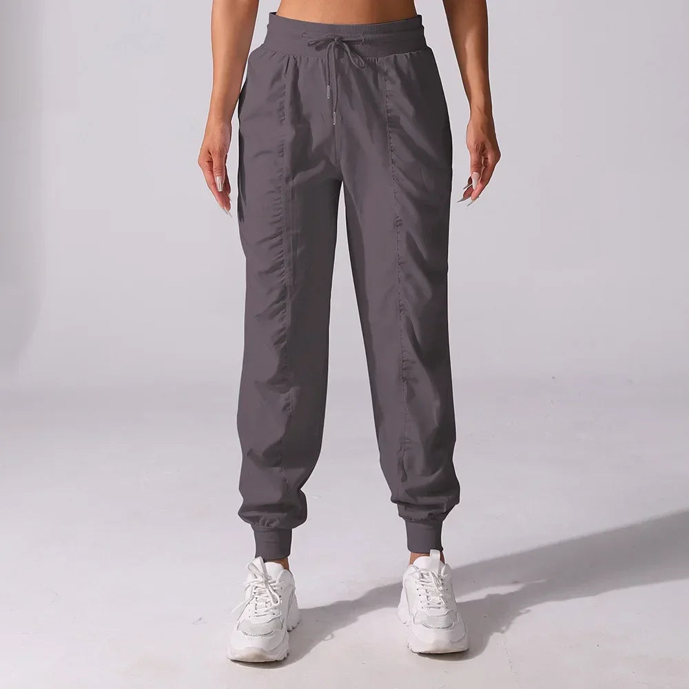 Women's fitness cargo pants